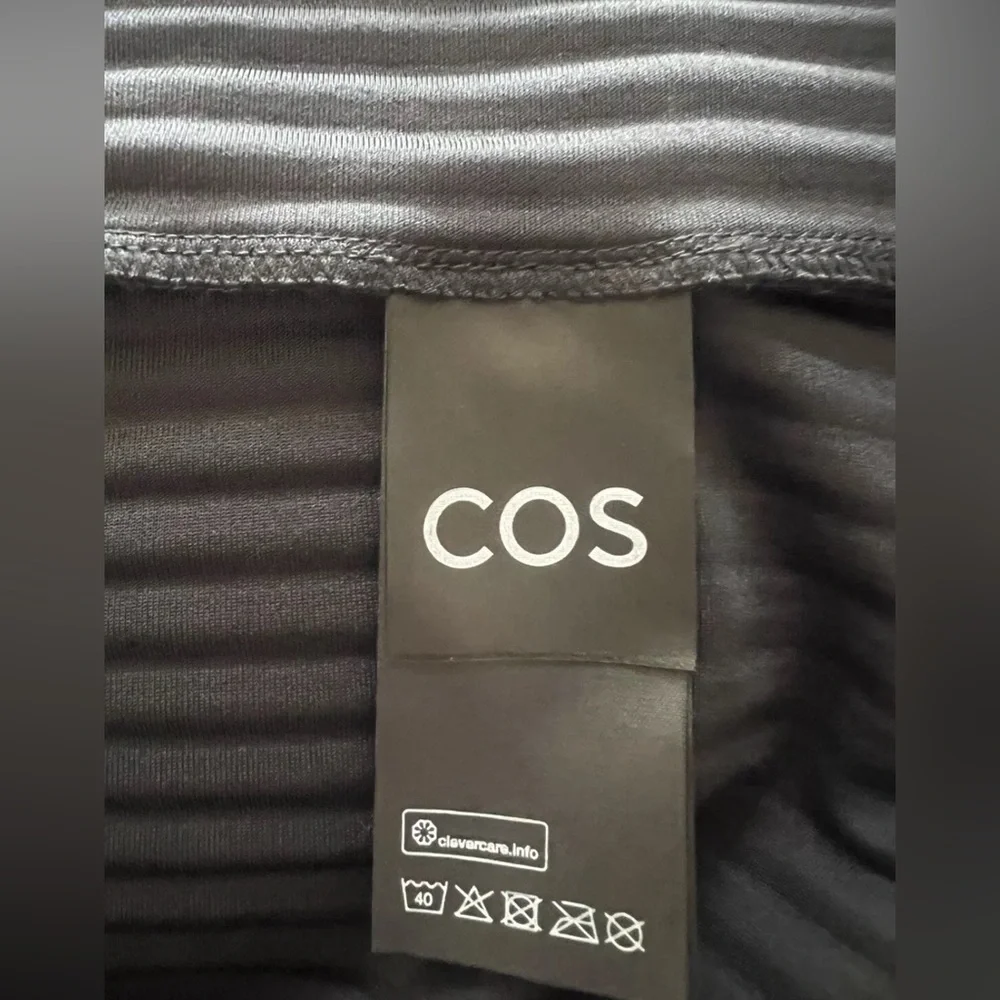 COS Pleated Short Sleeve Top Blouse, Size Medium, Black - Picture 7 of 10